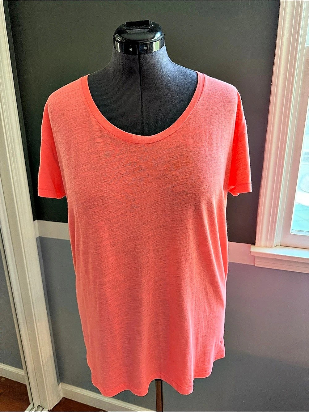 PINK Short Sleeve Tee in Size Large
